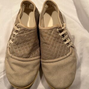 EUC Avon Fashions Women's Quilted Canvas Lace-Up Tan Sneakers Size 10
